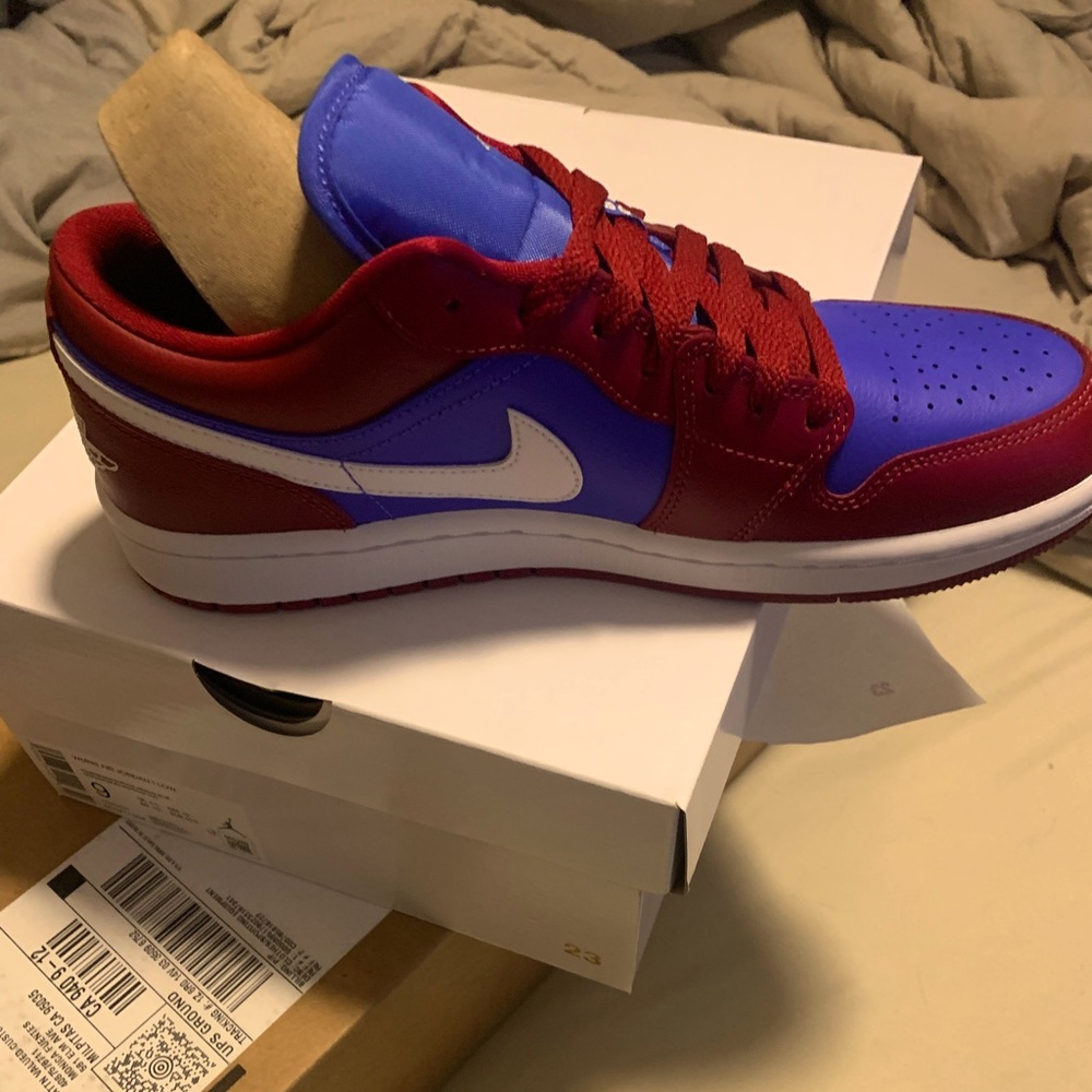 Women Jordan size 9 new